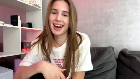 Ketlyn  is here now  help me get 50 thumbs up pls  online show from March 31, 10:26 am