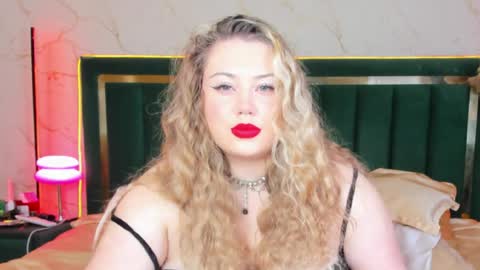 Chloe online show from May 25, 6:51 pm