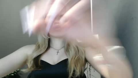 Rosalina online show from May 15, 1:25 pm