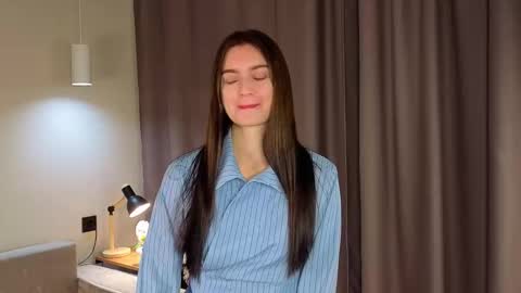 Hi im Monica its my 1st day here online show from October 20, 5:32 am