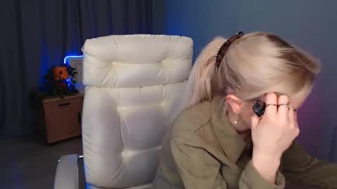 Snapshot of rose__shine chatting on December 23, 10:53 am rose shine online show from December 23, 10:53 am