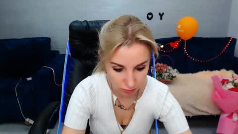 Snapshot of rose__shine chatting on March 10, 11:45 am rose shine online show from March 10, 11:45 am
