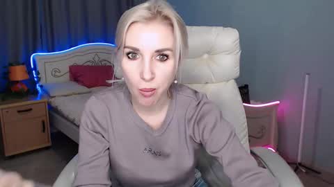 Snapshot of rose__shine chatting on December 7, 11:40 am rose shine online show from December 7, 11:40 am