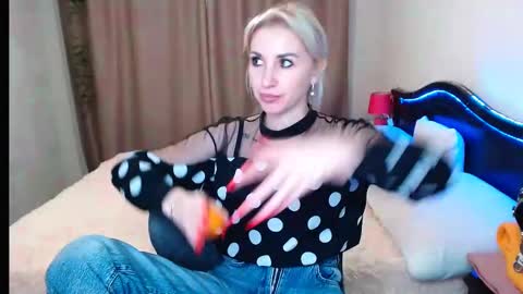 Snapshot of rose__shine chatting on December 4, 10:35 am rose shine online show from December 4, 10:35 am