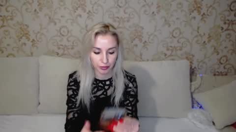 Snapshot of rose__shine chatting on December 5, 10:44 am rose shine online show from December 5, 10:44 am