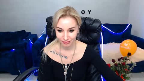 Snapshot of rose__shine chatting on February 21, 2:06 pm rose shine online show from February 21, 2:06 pm