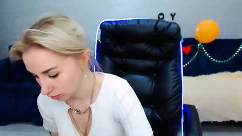 Snapshot of rose__shine chatting on March 6, 10:30 am rose shine online show from March 6, 10:30 am