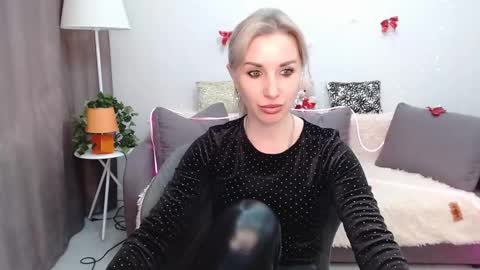 Snapshot of rose__shine chatting on March 12, 11:42 am rose shine online show from March 12, 11:42 am