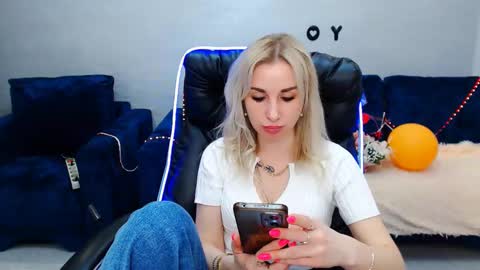 Snapshot of rose__shine chatting on March 8, 11:35 am rose shine online show from March 8, 11:35 am