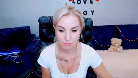 Snapshot of rose__shine chatting on September 8, 5:23 pm rose shine online show from September 8, 5:23 pm