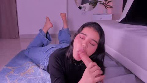 rose_jener06 online show from May 19, 5:53 pm