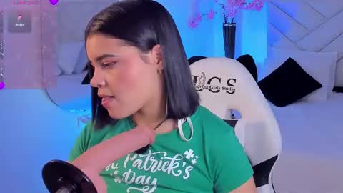 rose_jener06 online show from July 8, 11:29 pm