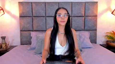 roseaurora online show from May 7, 12:53 pm