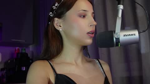 Snapshot of roseess_ chatting on January 18, 2:03 am roseess_ online show from January 18, 2:03 am