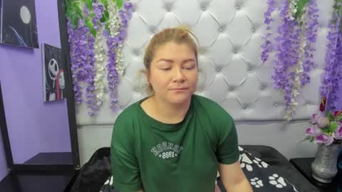 Snapshot of roselyn_arnold chatting on September 29, 1:16 pm Julieta online show from September 29, 1:16 pm