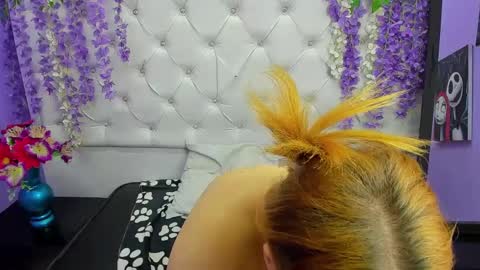 Snapshot of roselyn_arnold chatting on October 6, 3:07 pm Julieta online show from October 6, 3:07 pm