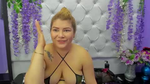 Snapshot of roselyn_arnold chatting on September 12, 12:34 pm Julieta online show from September 12, 12:34 pm