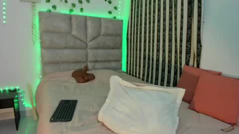 roselyn online show from May 16, 2:25 am