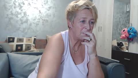 Lovepinklilly online show from October 17, 6:33 pm