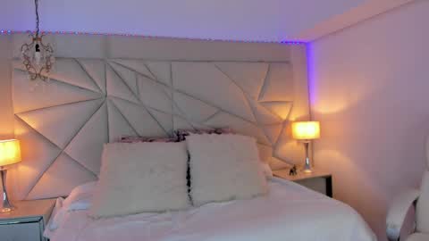 Rosse Collinss online show from September 24, 1:10 pm