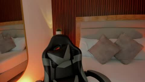 rossie_lanie_ online show from May 21, 8:29 pm