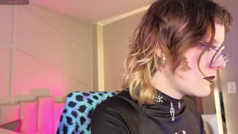 rossiie_hunt_ online show from May 5, 1:25 pm
