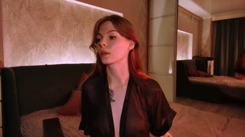 rosy_black_ online show from December 14, 4:19 pm