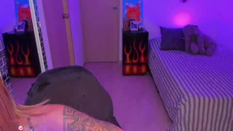 rot_wallace online show from May 8, 11:39 pm
