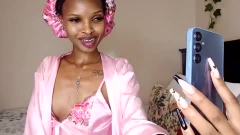 roundbootie online show from May 22, 9:24 pm