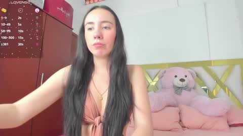 Snapshot of rousee_yarelds chatting on January 15, 7:44 pm rousee_yarelds online show from January 15, 7:44 pm