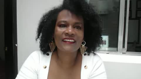 luxa online show from May 18, 2:01 pm