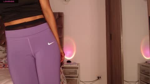 Rouss marie henao  online show from February 13, 1:35 pm