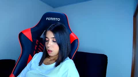 rousse_violet online show from May 11, 11:57 pm