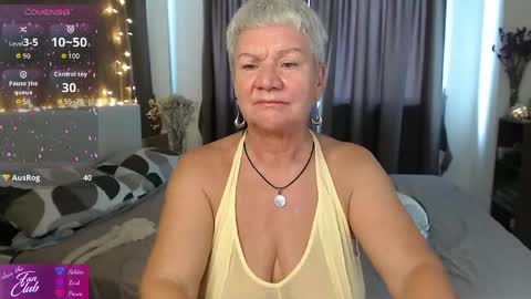 Roxana online show from May 16, 1:19 am