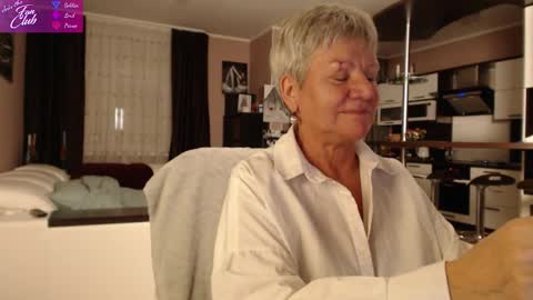 Roxana online show from December 15, 4:04 pm