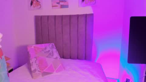 Roxane online show from January 10, 1:05 pm