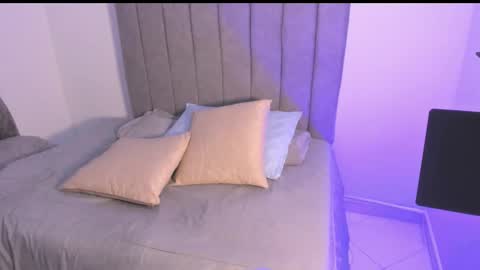 Roxane online show from November 25, 7:10 am