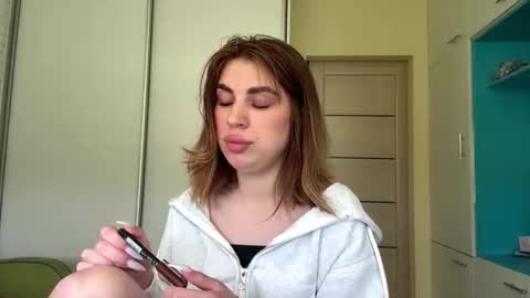 Mia online show from May 22, 10:35 am