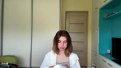 Mia online show from May 20, 10:23 am