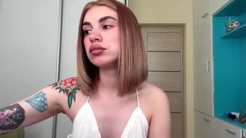 Mia online show from May 26, 10:03 am