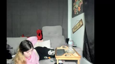 roxihazeleyes online show from May 25, 4:22 am