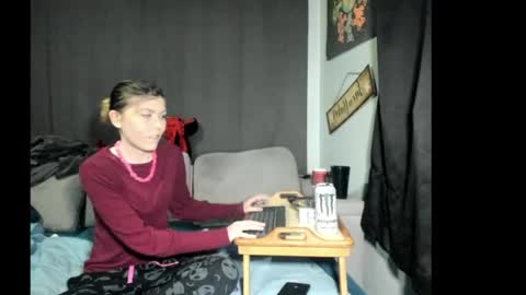 roxihazeleyes online show from May 11, 12:46 am
