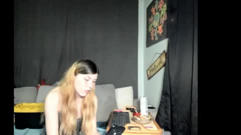 roxihazeleyes online show from May 5, 3:53 am