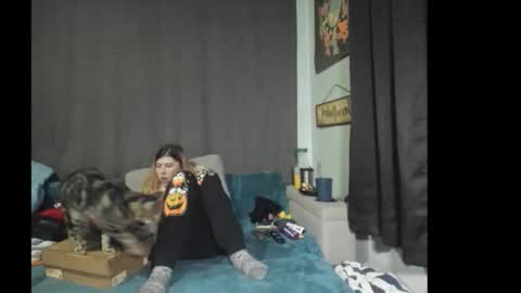 roxihazeleyes online show from December 4, 6:04 am