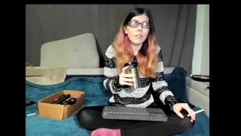 roxihazeleyes online show from January 18, 6:56 am