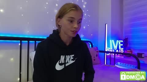 Snapshot of roxxxie_reid chatting on September 13, 9:56 pm Roxieex ABBY online show from September 13, 9:56 pm