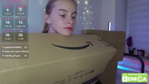 Snapshot of roxxxie_reid chatting on October 2, 5:40 pm Roxieex ABBY online show from October 2, 5:40 pm