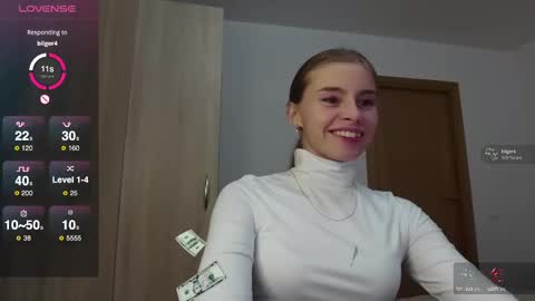 Snapshot of roxxxie_reid chatting on February 22, 8:15 pm Roxieex ABBY online show from February 22, 8:15 pm