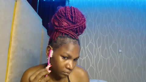 Roxy online show from May 11, 7:11 pm