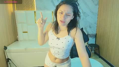 Roxy online show from May 26, 1:21 pm